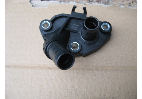Фланець охолоджуючої рідини Renault 1.5 dci, 7701476282